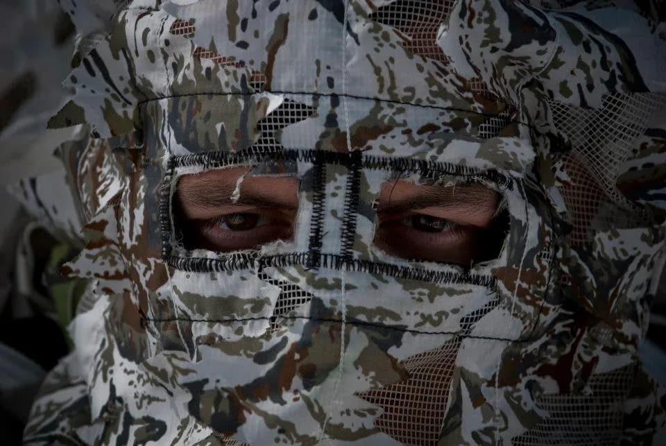 Portrait d'un commando montagne du 4e régiment de chasseurs en tenue de camouflage