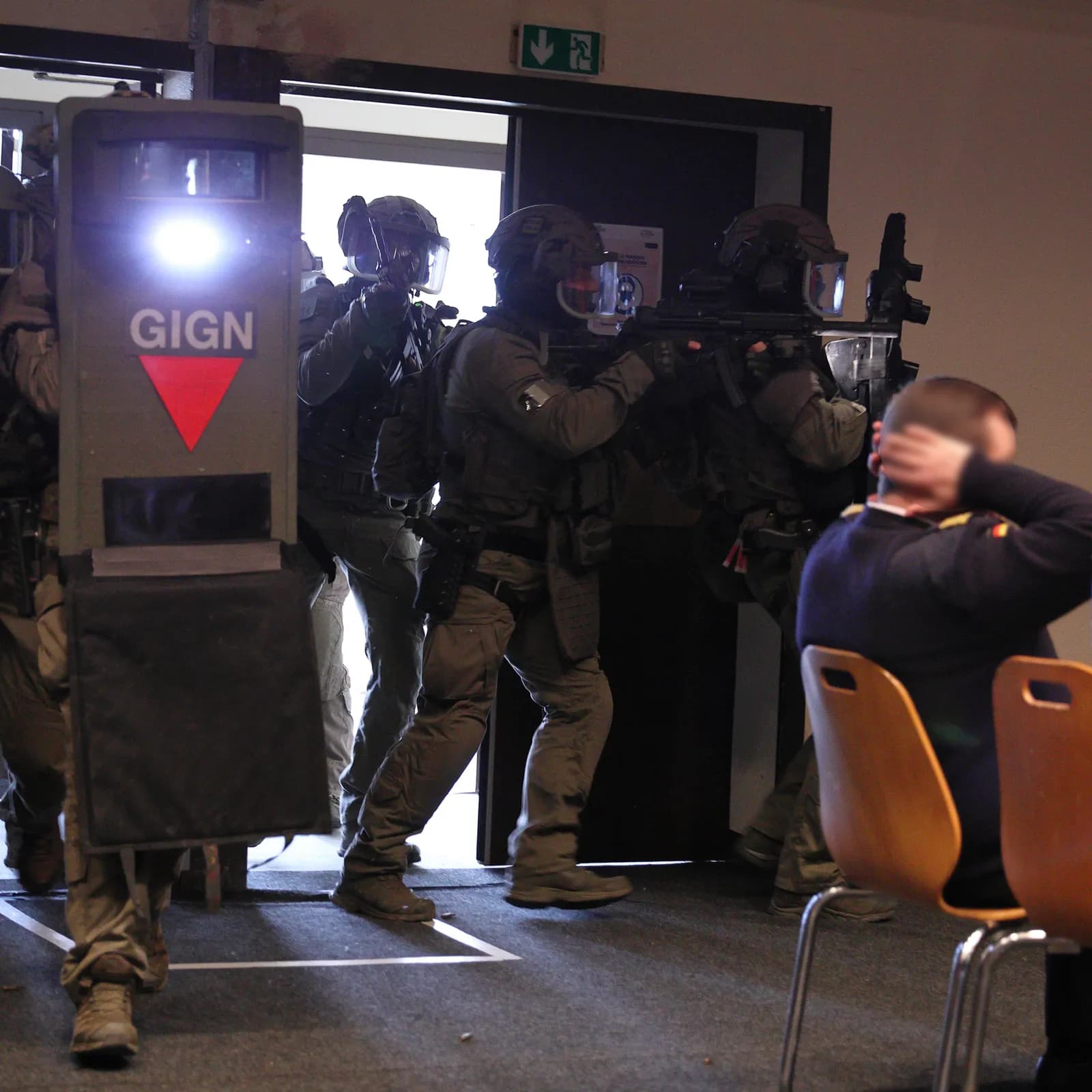 Opérateurs du GIGN lors d'un exercice d'intervention — les unités d'élite recrutent parmi les gendarmes expérimentés