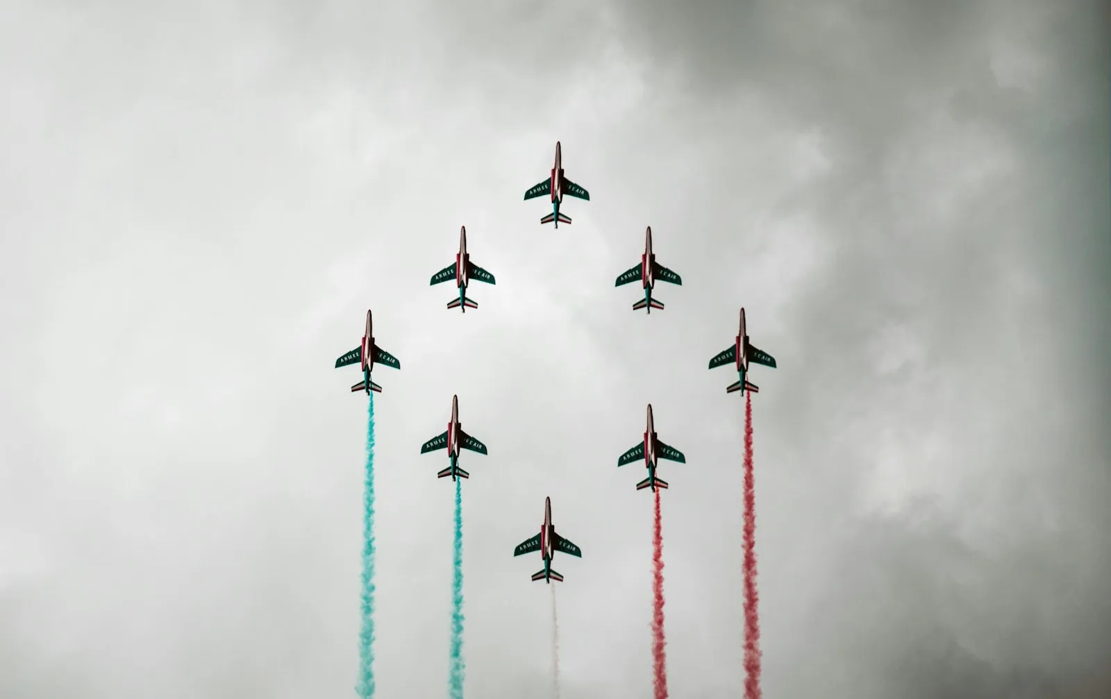 La Patrouille de France en formation, fumigènes tricolores
